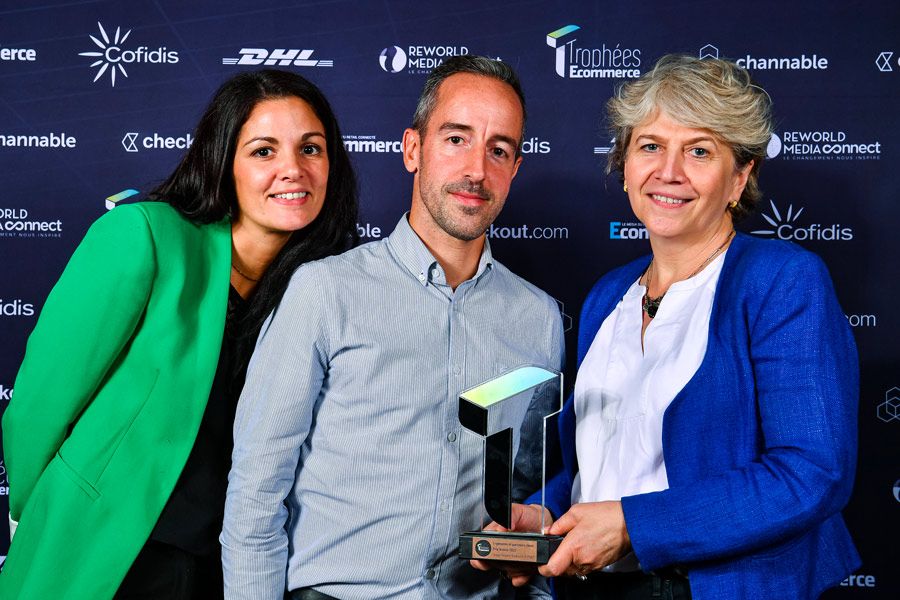 Photo des Trophées ecommerce prix bronze avec Céline et Rémi 